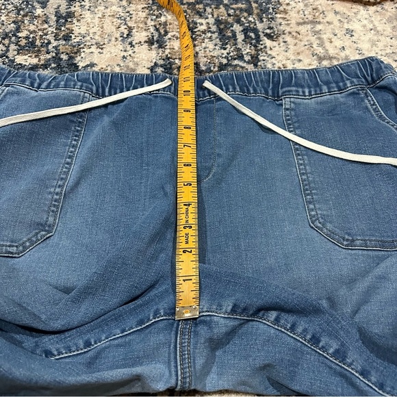 Torrid Crop Pull-On Mid-Rise Super Soft Boyfriend Jeans Size 3X - Picture 9 of 10